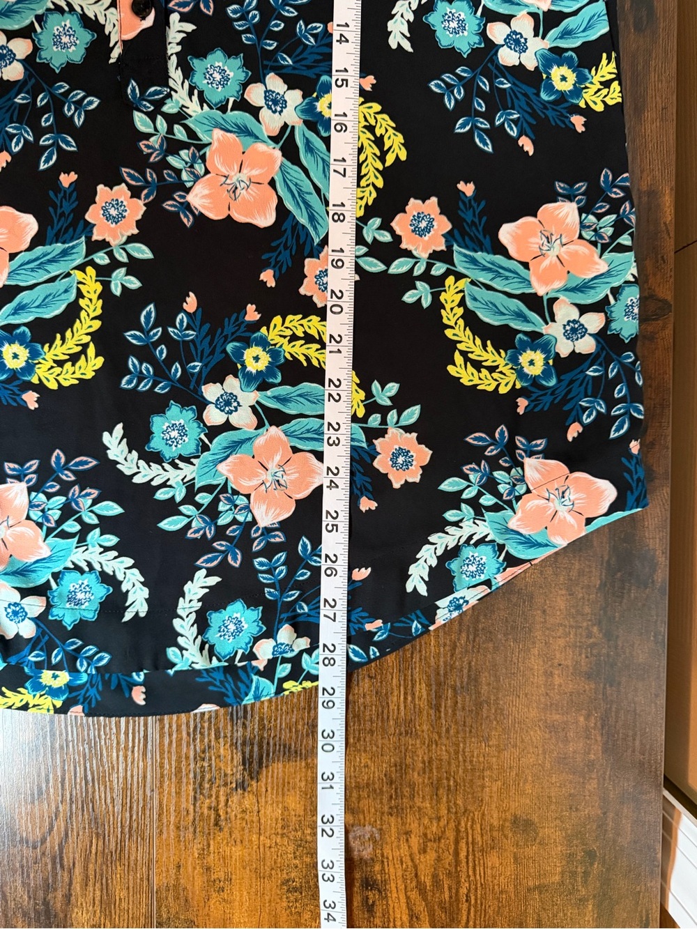New York & Company Women’s Large Black Floral V-Neck Blouse Short Sleeve - Picture 8 of 11
